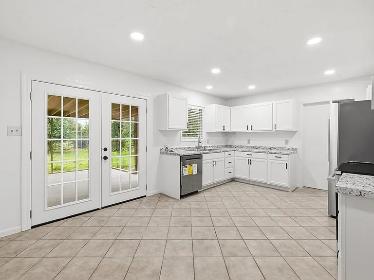 301 N Manor Dr #A — Photo 4