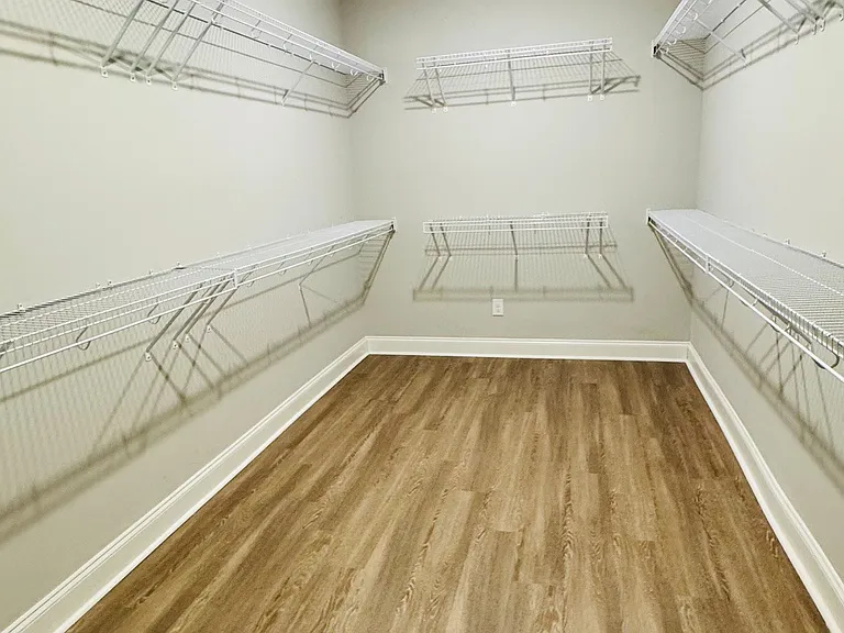 527 Cloverdale Dr — Photo 20