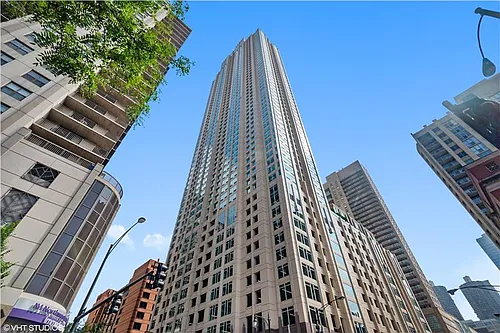 33 W Ontario St Photo 1