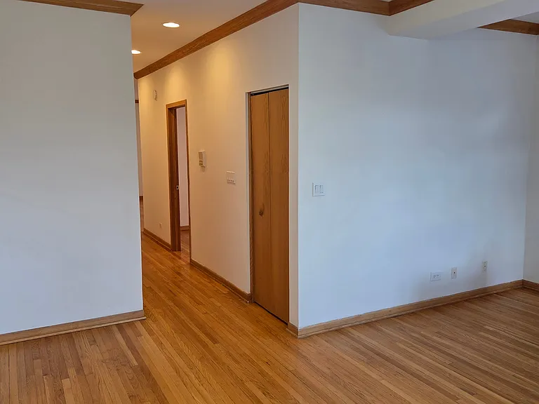 1352 W Jarvis Ave #2 — Photo 2