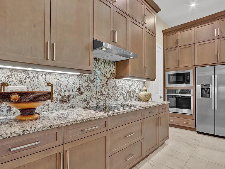 9204 SW Arco Way — Photo 6