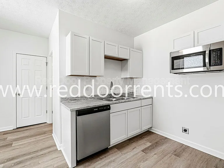 389 N Main St #E — Photo 7