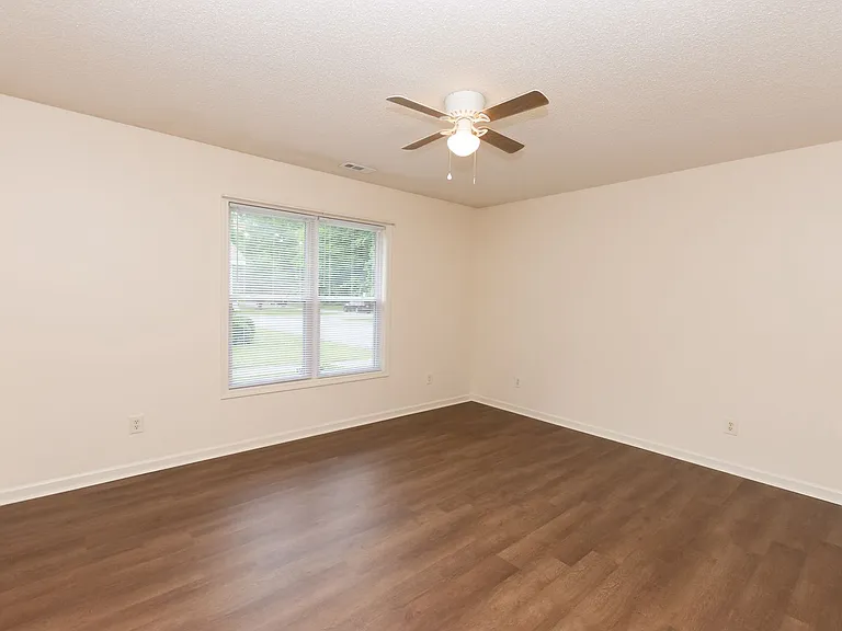 241 Lakewood Dr — Photo 22