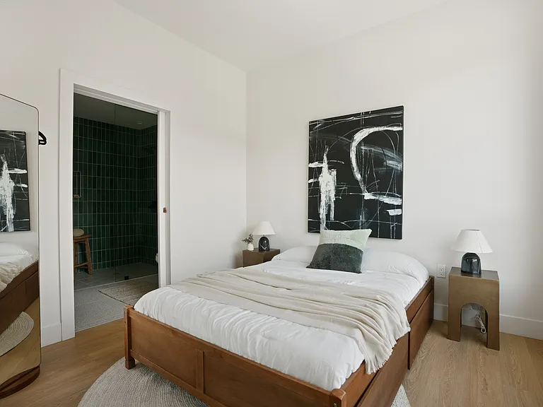 611 N Virgil — Photo 13