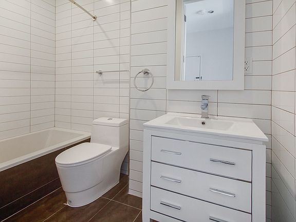 2nd image of 220 Kosciuszko St #2E