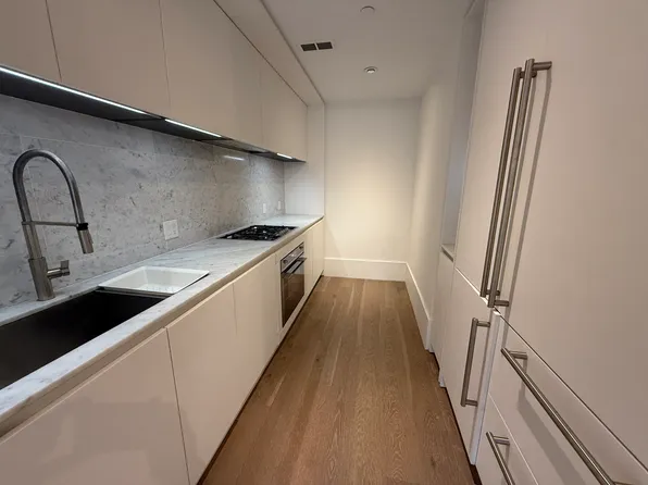 429 Kent Avenue image 2 of 7