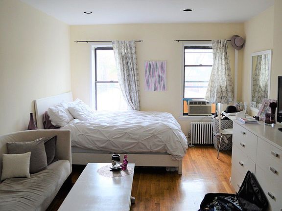 4th image of 324 E 6th St APT 15