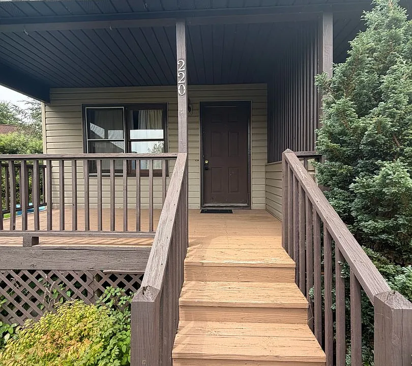 220 Adams Ln