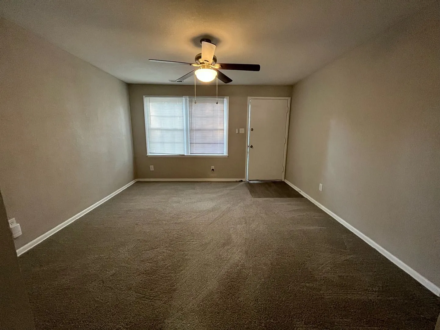 2 Bed/1 Bath with Garage in South Wichita! — Photo 3