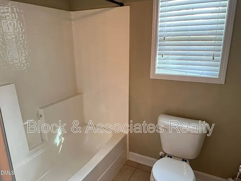 936 Bentbury Way — Photo 15