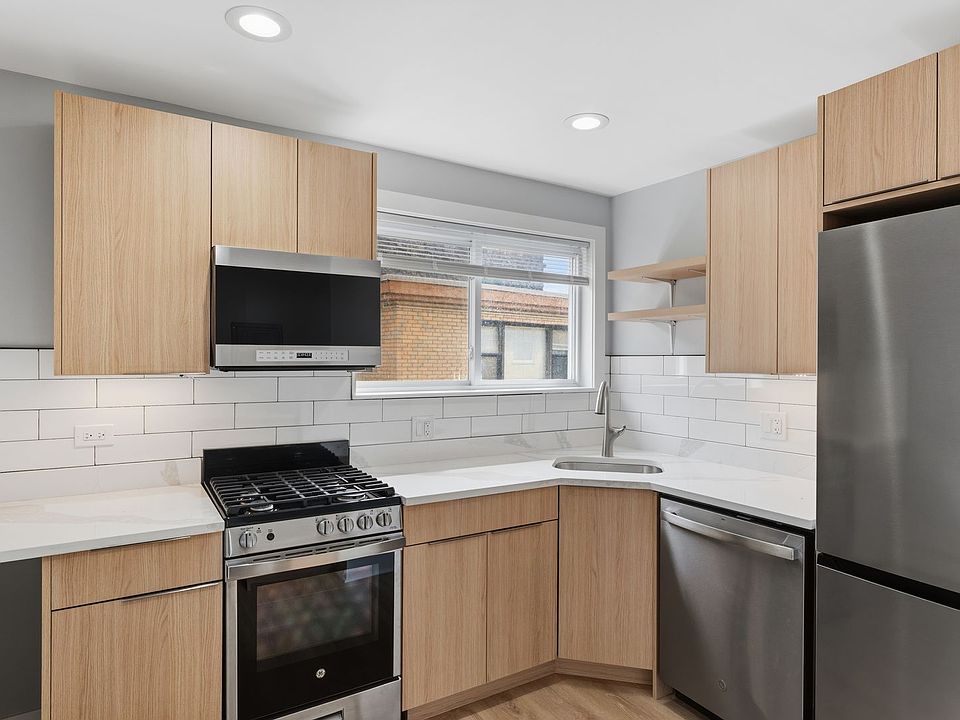 1st image of 7603-09 N Greenview Ave #204