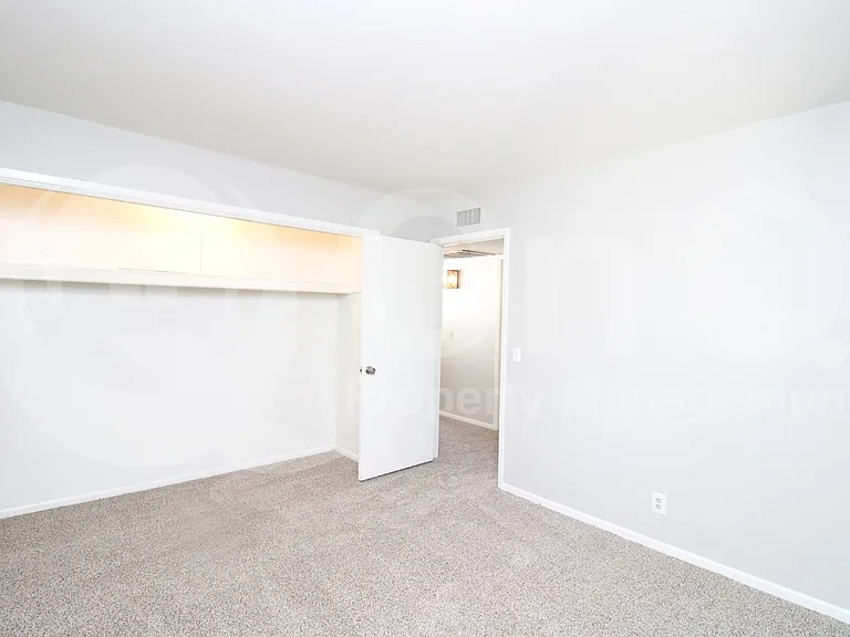 3127 S Fairfield Dr — Photo 8