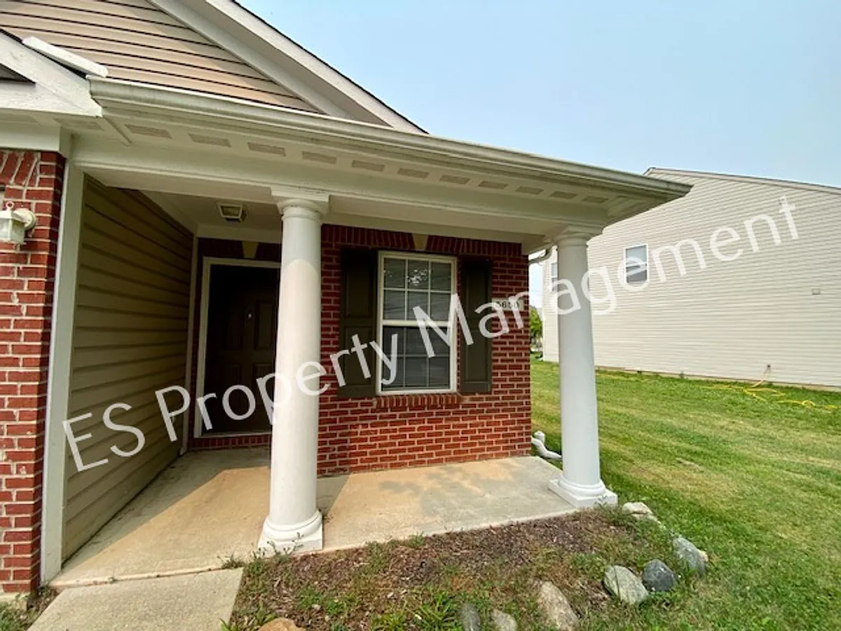 Building Photo - 5650 Loudon Dr