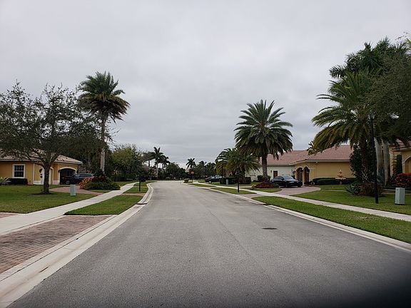Exterior Neighborhood (street photo)
