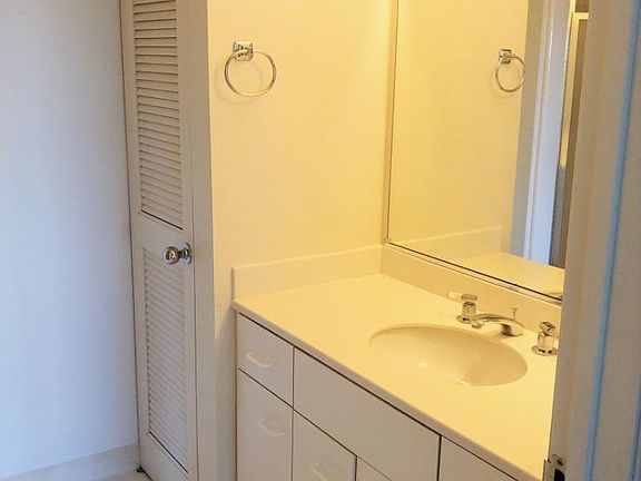 4th image of 1 Baldwin Ave APT 624