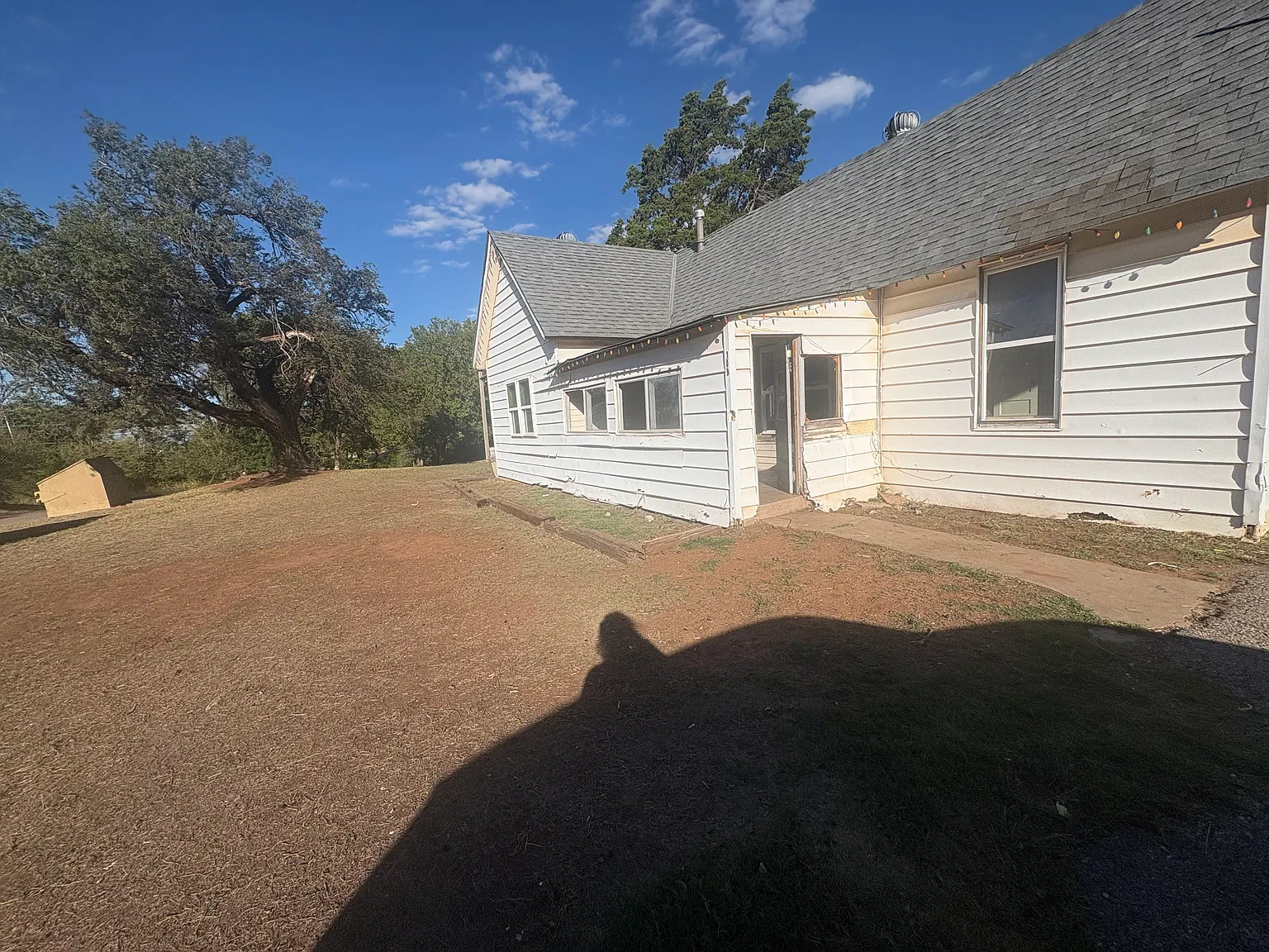 3 bed, $795 — Photo 1