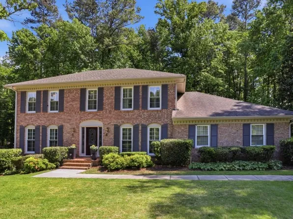 250 Hollyridge Way, Roswell, GA 30076