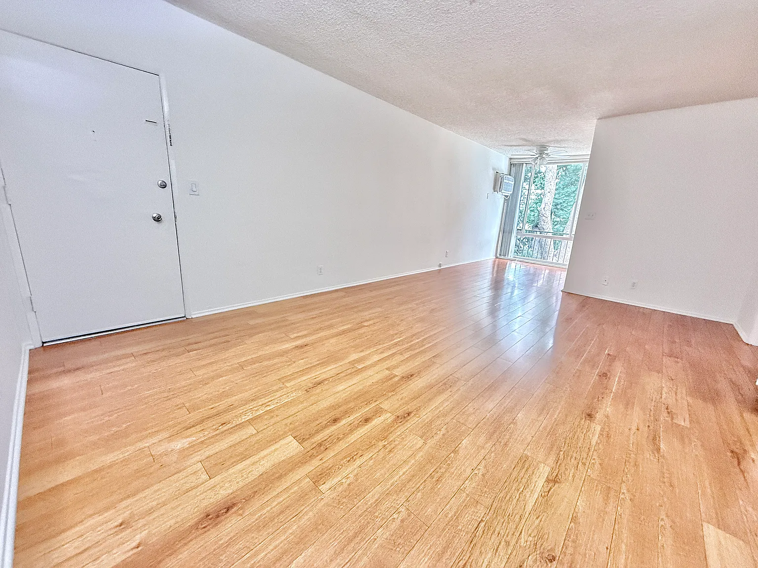 3 bed, 1150 sqft, $2,725 — Photo 3