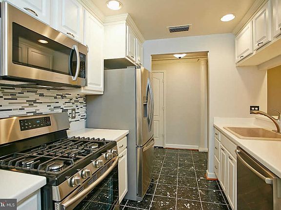 4th image of 901 N Monroe St APT 408