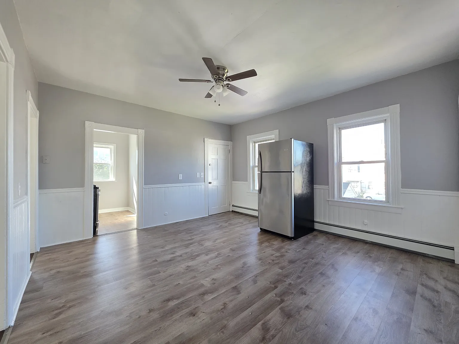  55 John St 2ndflr 3b/1b Updated Newfloors Newpaint Spacious! Nopets — Photo 2