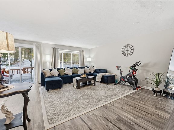 4th image of 19 Thayer Pond Dr #3