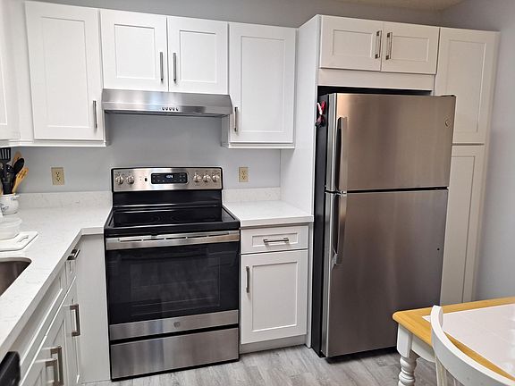 3rd image of 6795 Huntington Lane #405