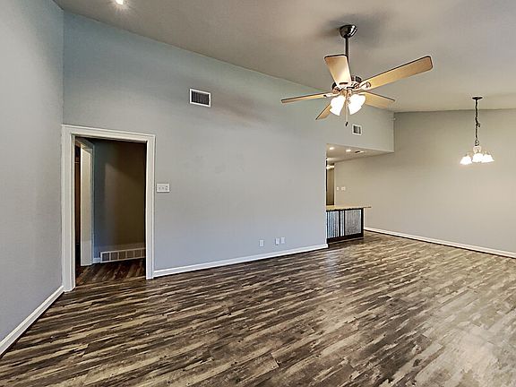 4th image of 3417 Medina Ave