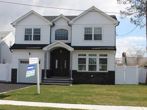 20 Thomas Street, Merrick, NY 11566