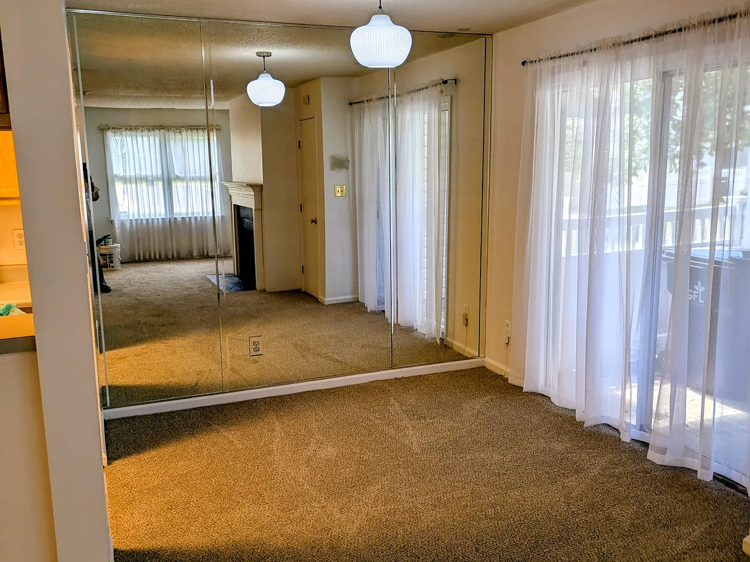 2 bed, 876 sqft, $1,500 — Photo 2