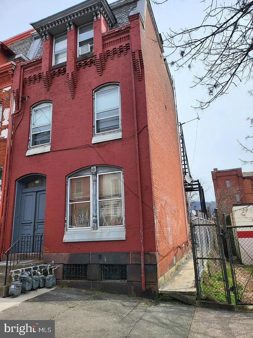 1 bed, 1.0 bath, $805 — Photo 1