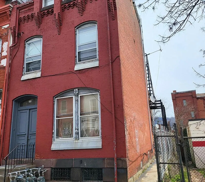 345 N 4th St