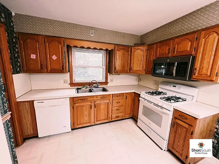 4 bed, 1.5 bath, 1500 sqft, $1,950 — Photo 3