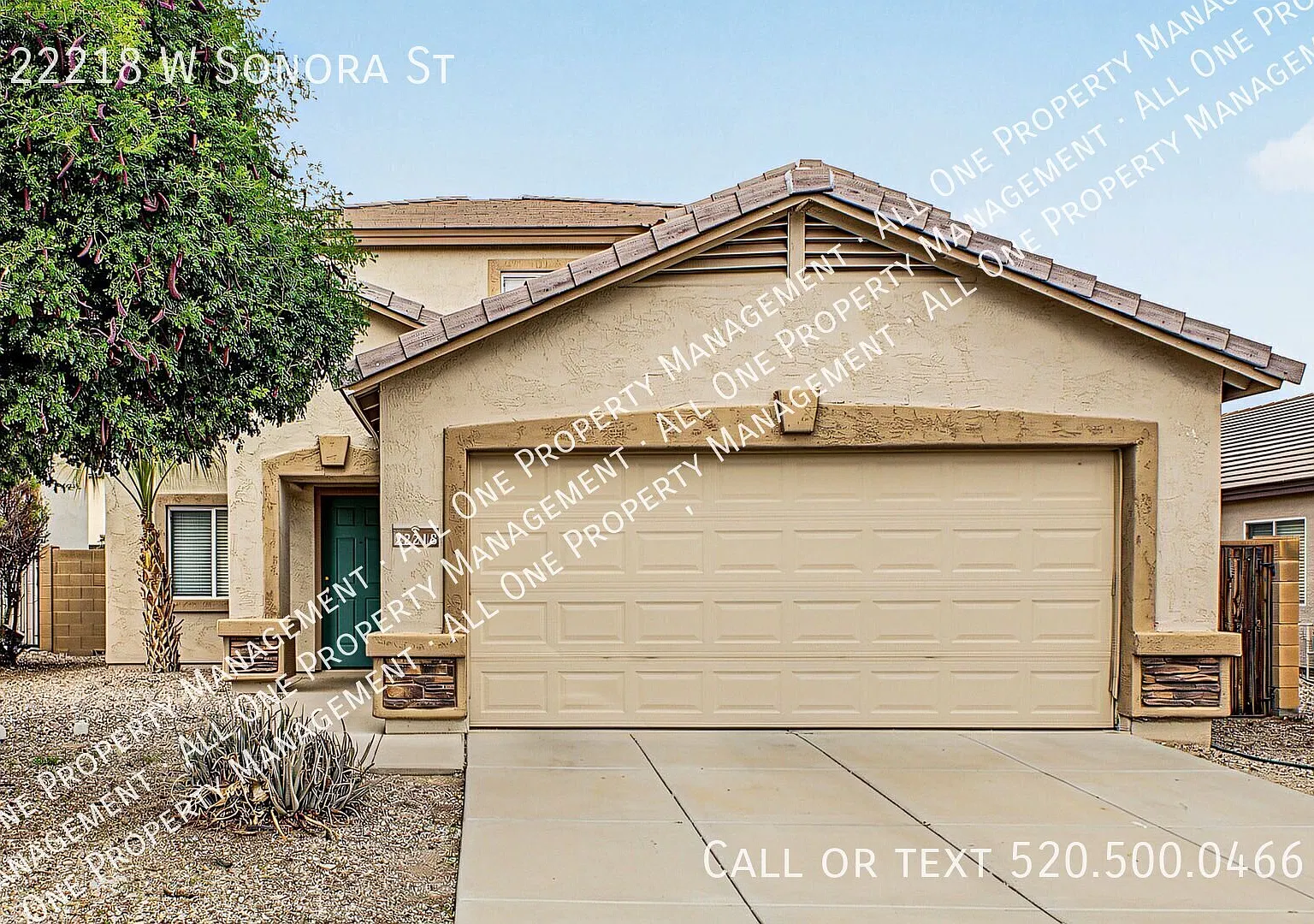 Spacious Open-Concept Home with Large Eat-In Kitchen & Appliances Included! — Photo 2