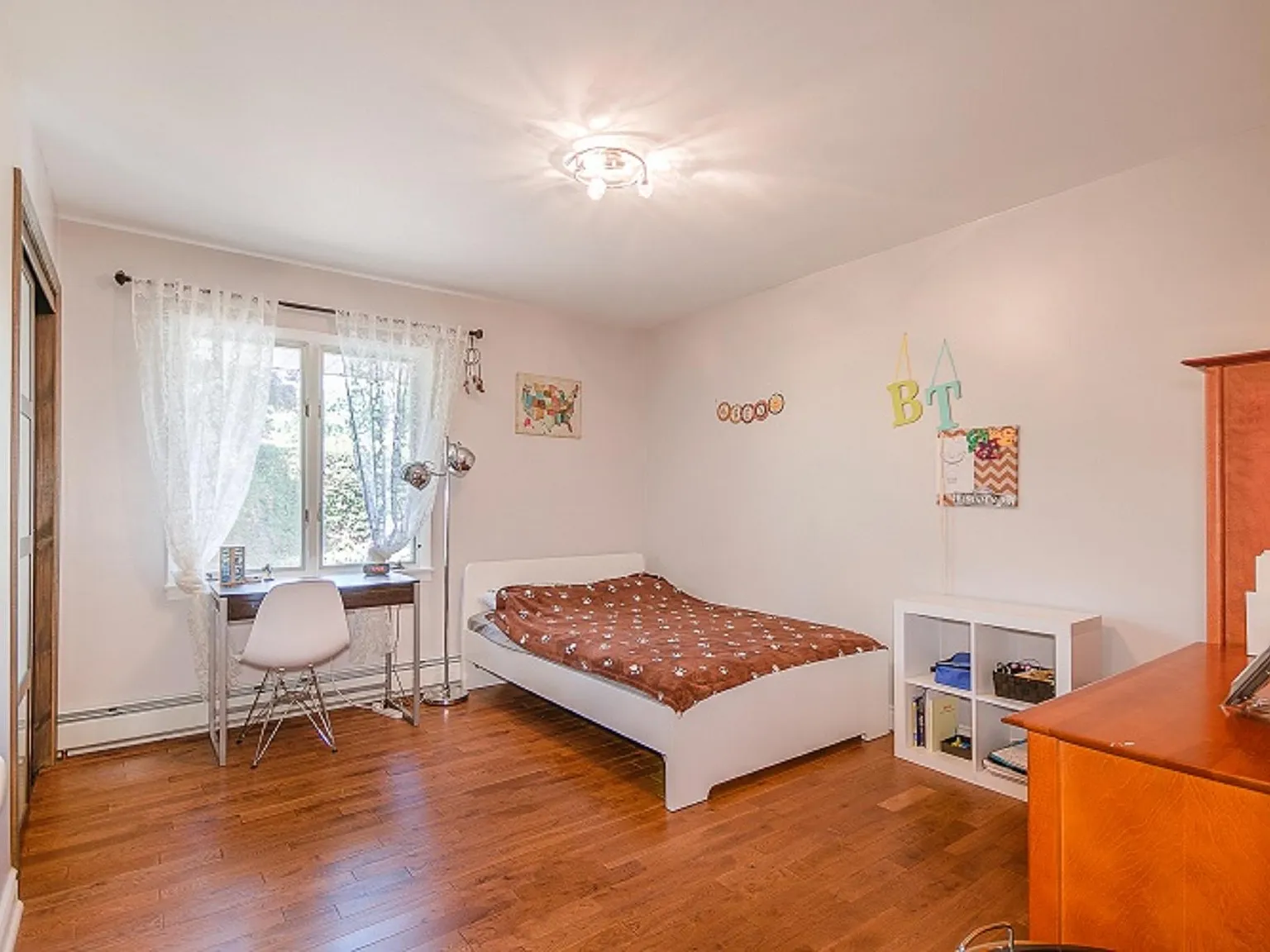 6 bed, 3000 sqft, $3,200 — Photo 2