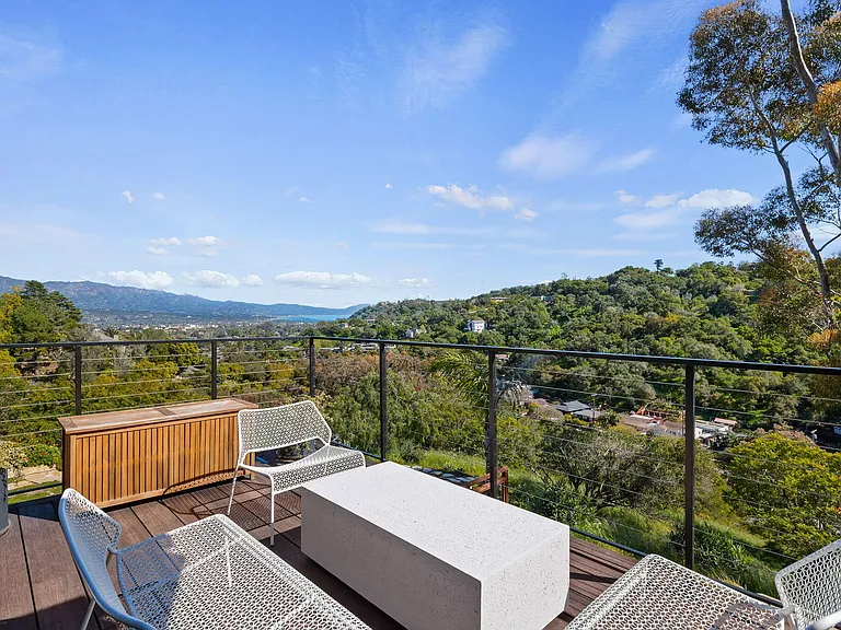 1415 La Cima Rd #B — Photo 1