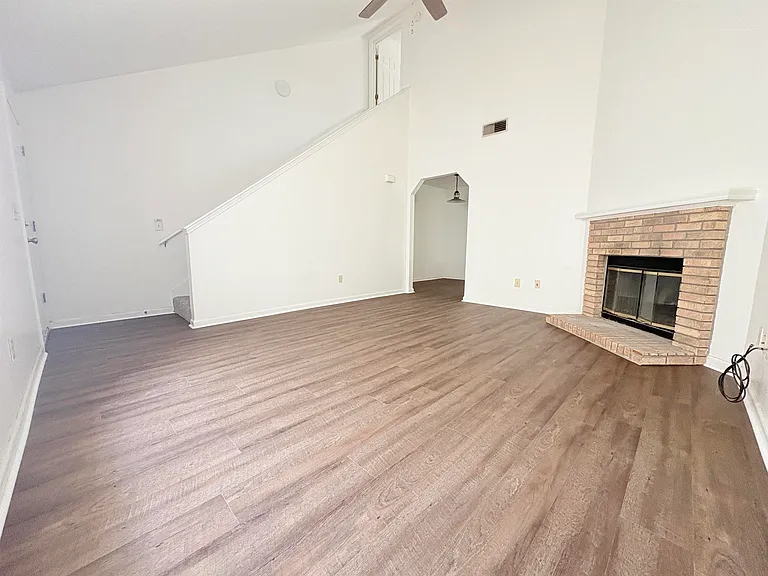 3887 Gaffney Loop — Photo 3