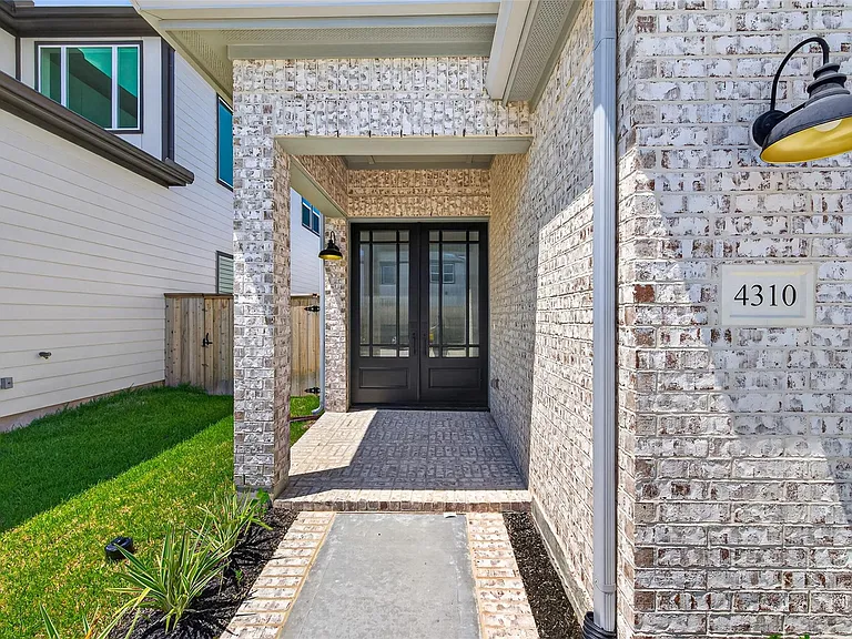 702 Sonfield Dr — Photo 6