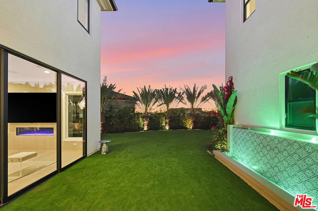 5 bed, 6.0 bath, 5513 sqft, $16,500 — Photo 3