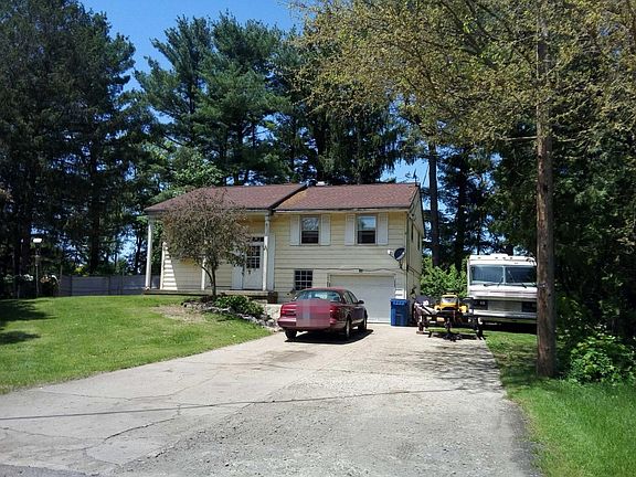 3rd image of 146 Viking Ct