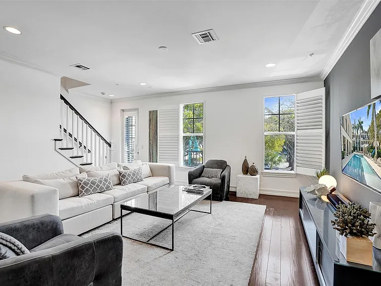 381 E Cannery Row Cir — Photo 1