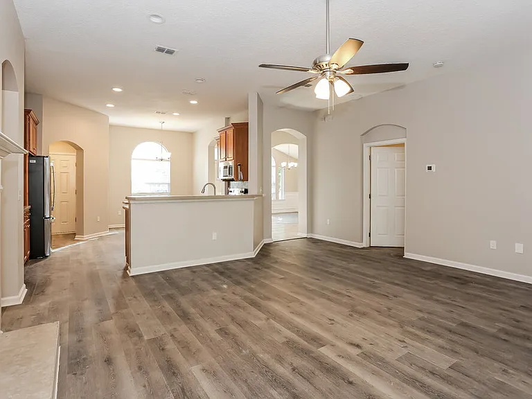 3146 Wandering Oaks Dr — Photo 4