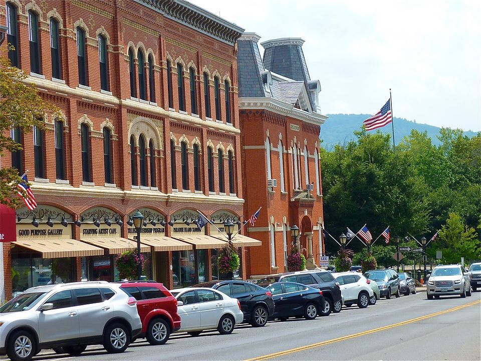 West Park Village is walking distance to shopping and restaurants in Lee's classic New England downtown.