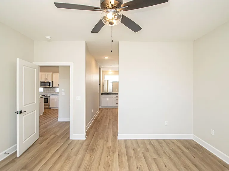 1220 W 4th St — Photo 51
