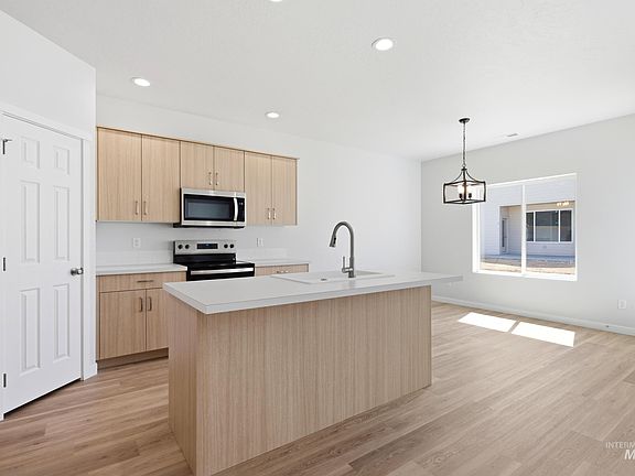 4th image of 13665 Inman Ct