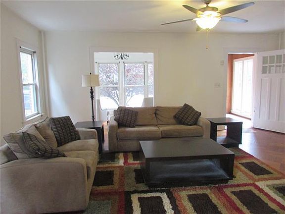 4th image of 10936 Park Ln S