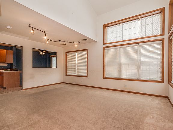 5th image of 151 Castlewood Ct #151