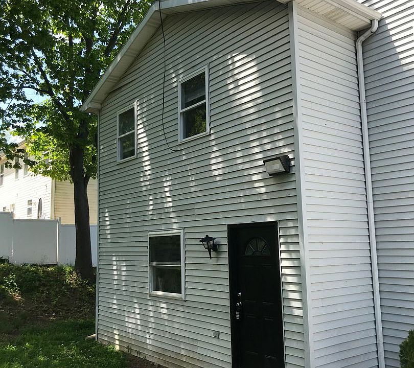 1st image of 1538 E 8th St Unit D