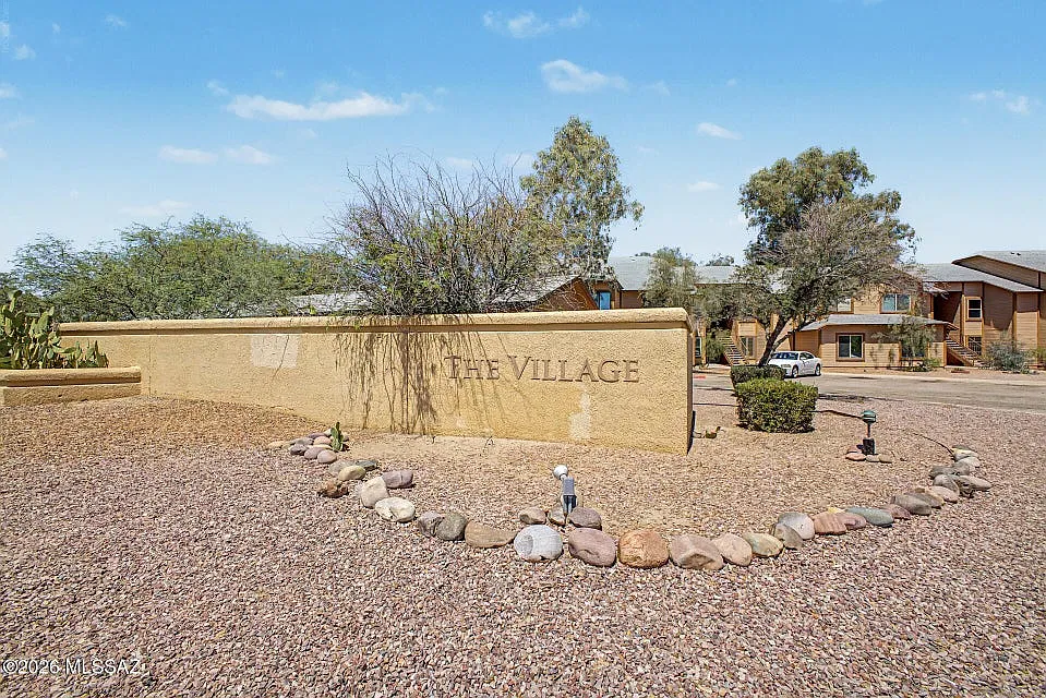 2 bedroom Condo-$1095 — Photo 2