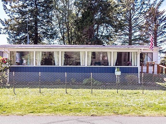 5th image of 351 SE Port Ave