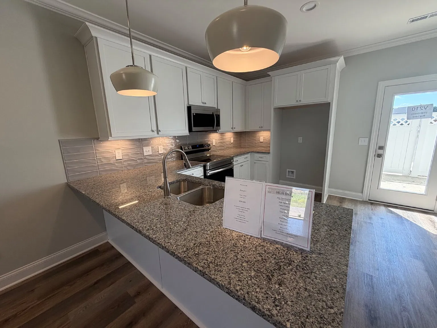 2 bed, 2.5 bath, 1357 sqft, $2,249 — Photo 4